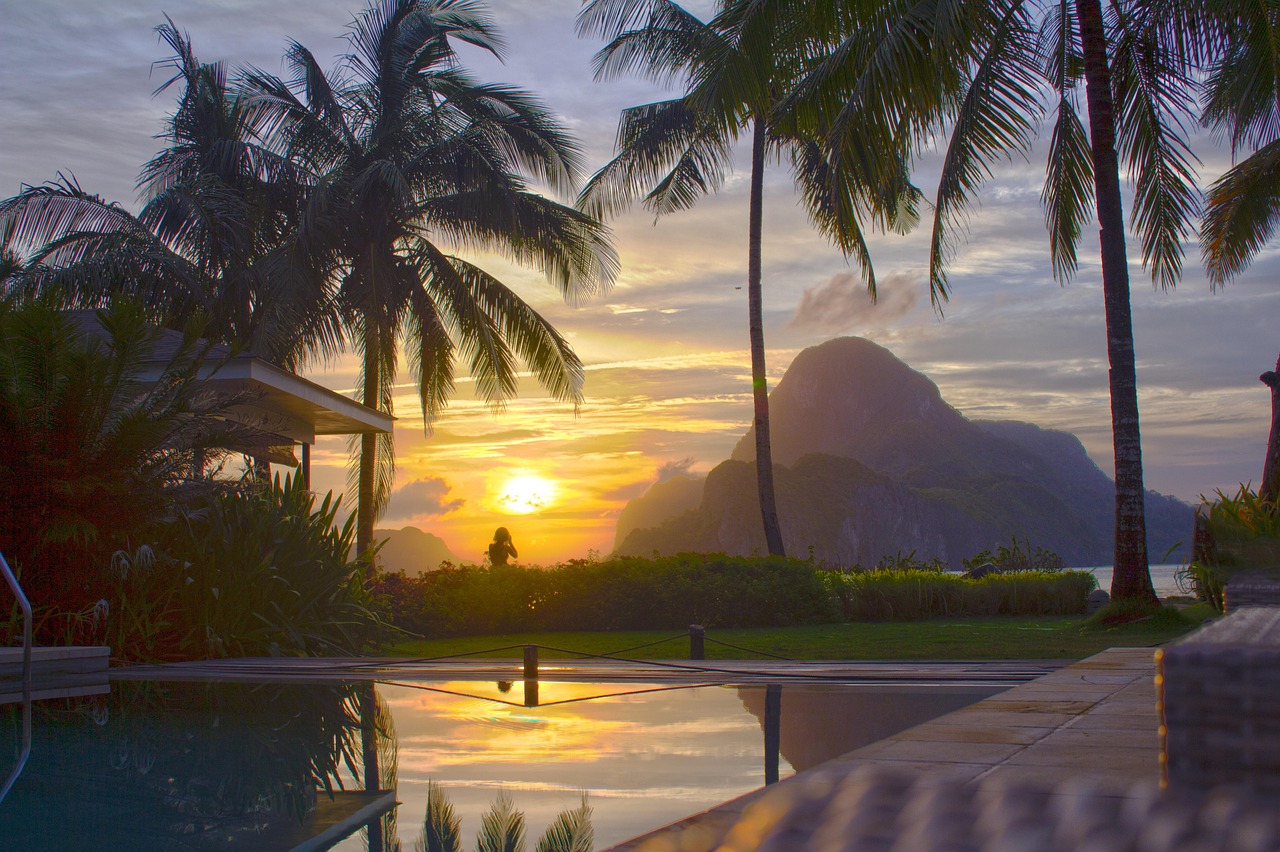 El Nido Palawan limestone cliffs and turquoise water for 7-day Palawan itinerary