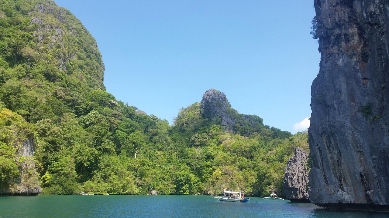 Palawan Philippines lagoon travel guide limestone cliffs