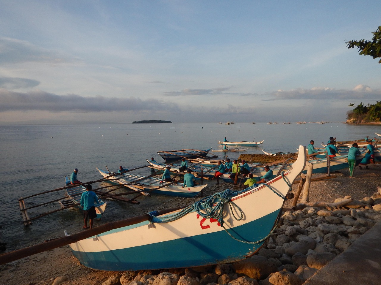 Beautiful Philippines beach with clear water ideal for family travel in Palawan with kids