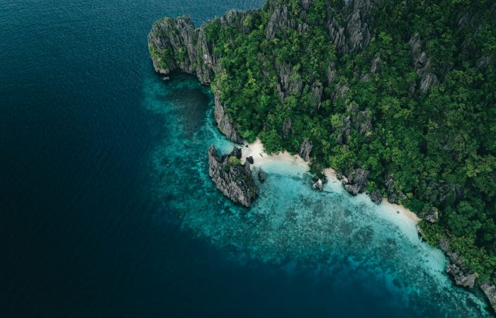 Pristine limestone cliffs and white sand beach in El Nido, Palawan, the kind of scenery leave no trace practices protect