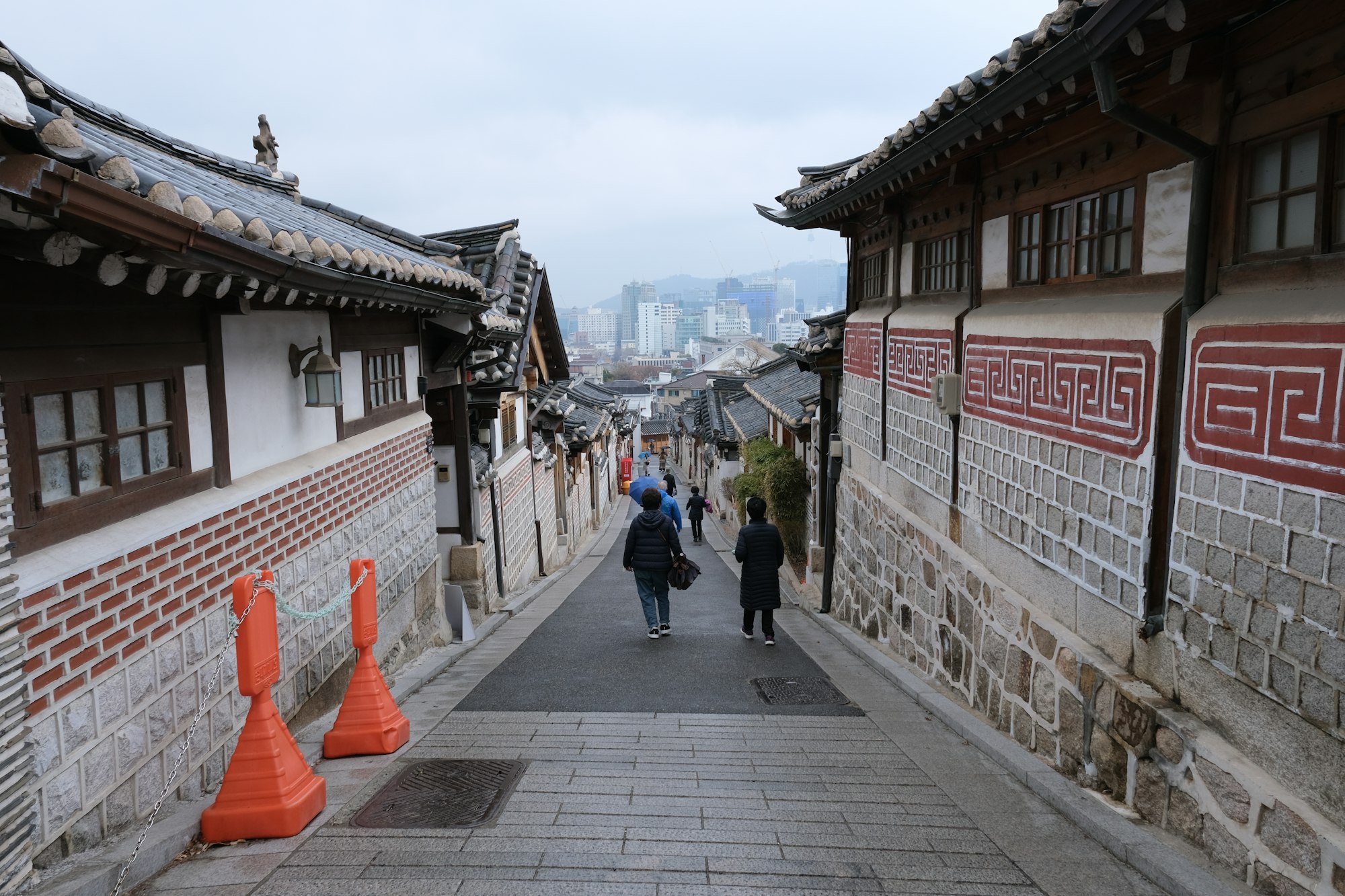 Traditional hanok lane in Bukchon Seoul on day two of this South Korea itinerary for Filipinos